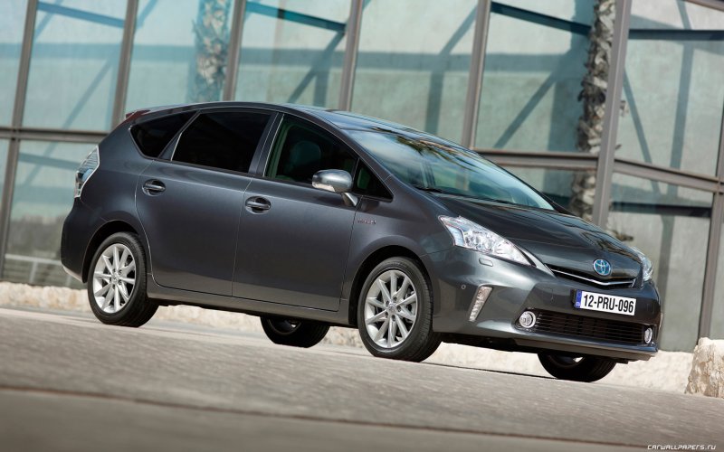 Toyota Prius v 2013