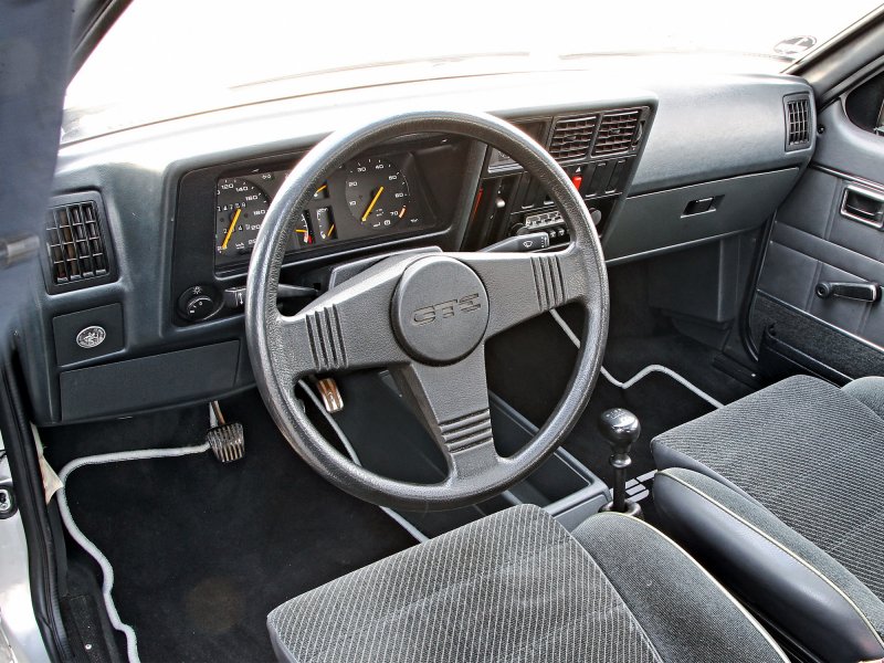 Opel Kadett 1984 салон