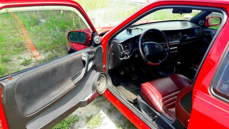 Opel Kadett e седан салон