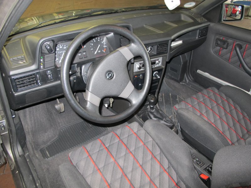Opel Kadett хэтчбек салон