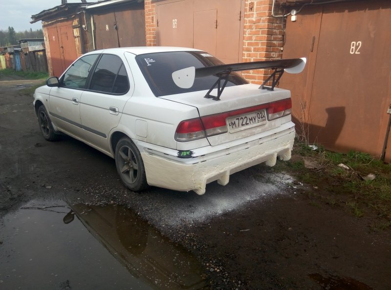 Nissan Sunny 2000 в обвесах