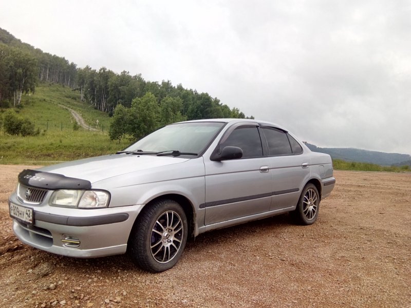 Nissan Sunny b15 r17