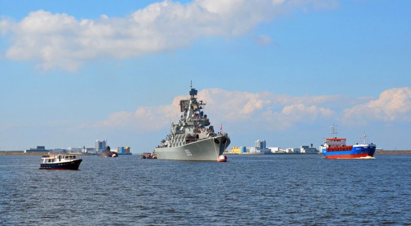 Военные корабли на рейде