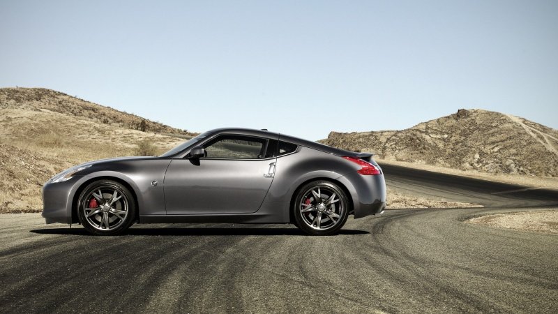 Nissan 370z в профиль