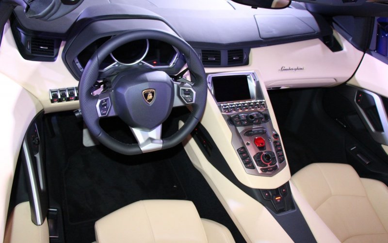 Lamborghini Aventador салон внутри