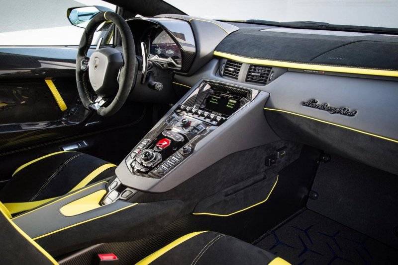 Lamborghini Aventador SVJ 2020 салон