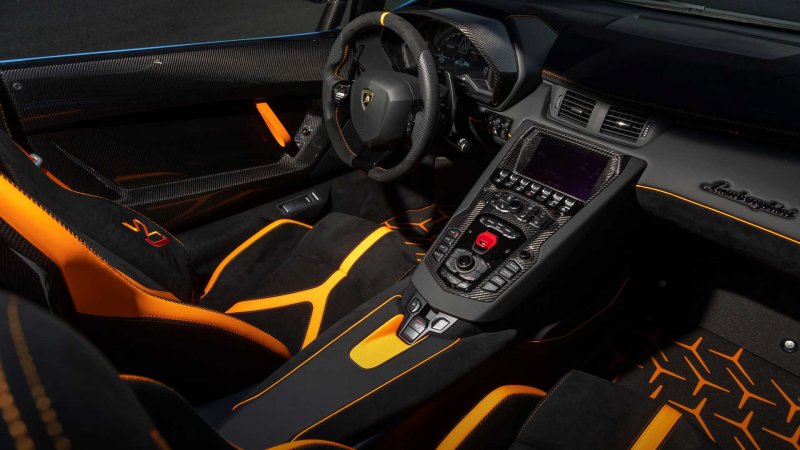 Lamborghini Aventador 2020 салон