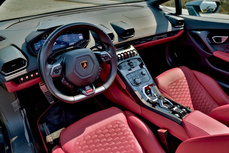 Huracan lp610-4 Spyder салон