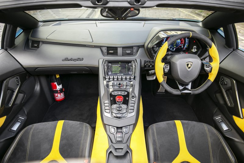 Lamborghini Aventador 2014 салон
