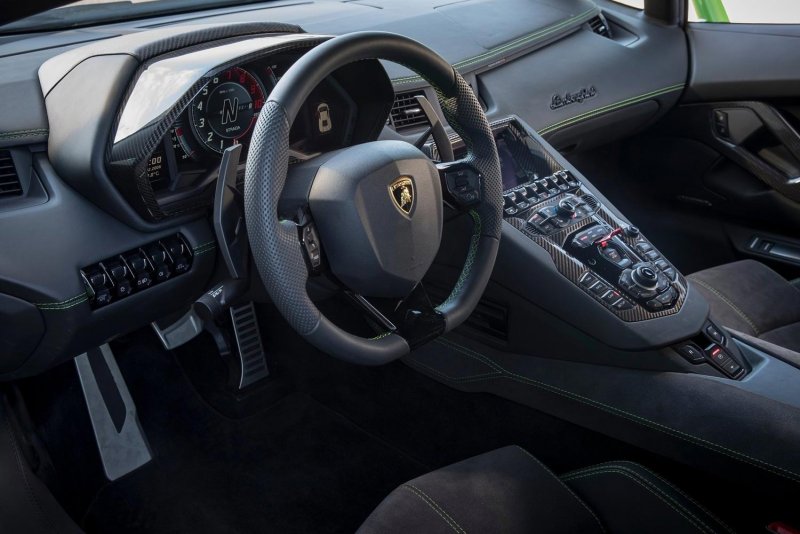 Lamborghini Aventador s салон