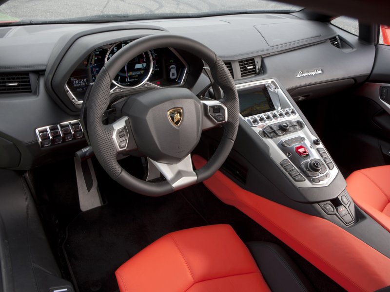 Lamborghini Aventador салон
