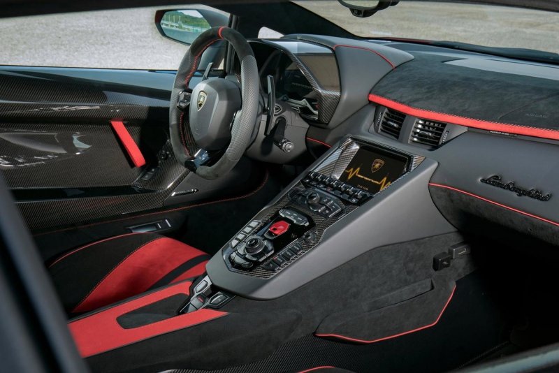 Lamborghini Aventador 2019 салон