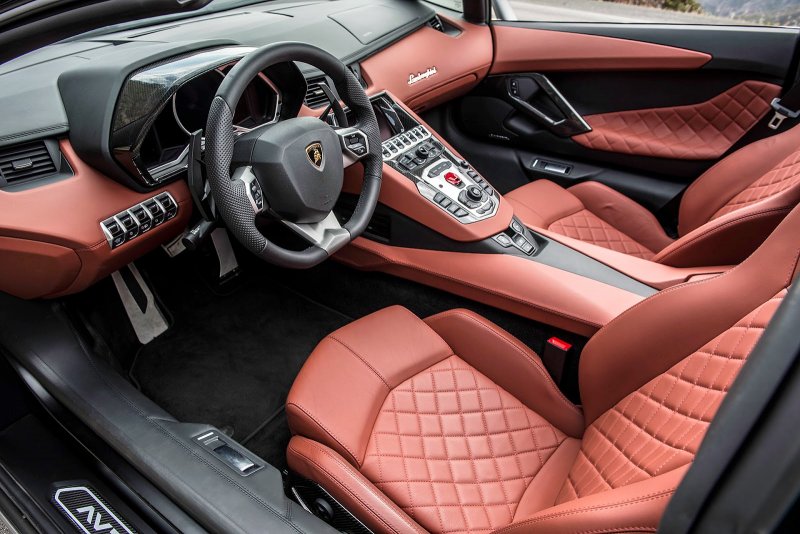 Lamborghini Aventador салон