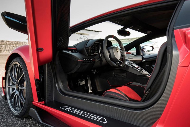 Lamborghini Aventador SVJ 2020 салон