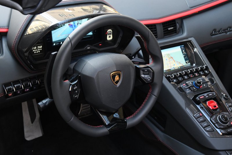 Lamborghini Aventador s 2020 салон