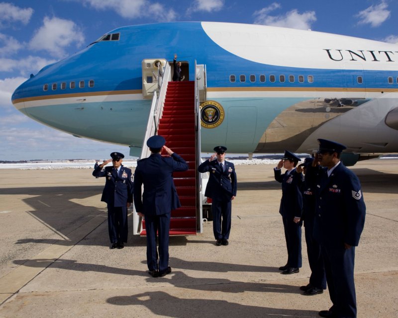 Борт номер 1 США