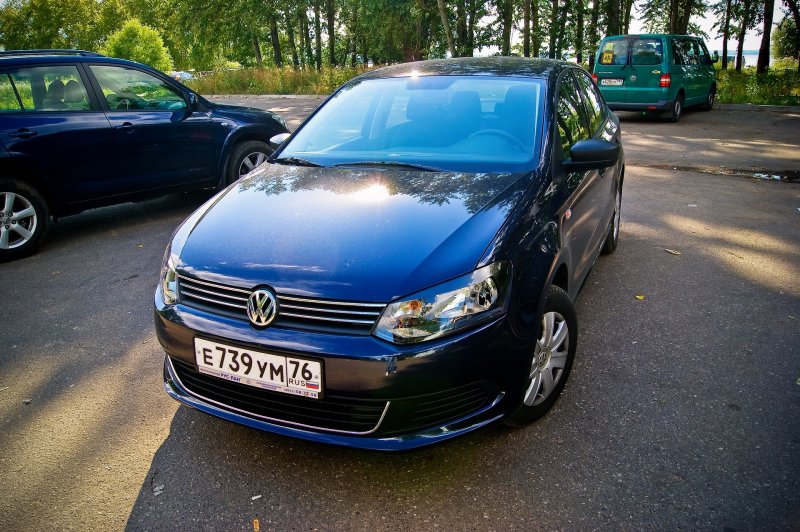 Volkswagen Polo sedan синий