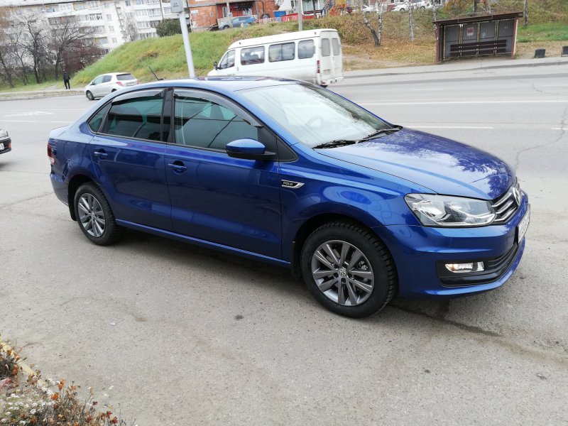 Volkswagen Polo sedan синий