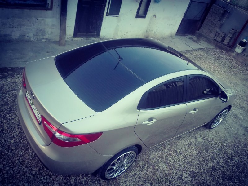 Kia Rio вертушки 17 черная крыша