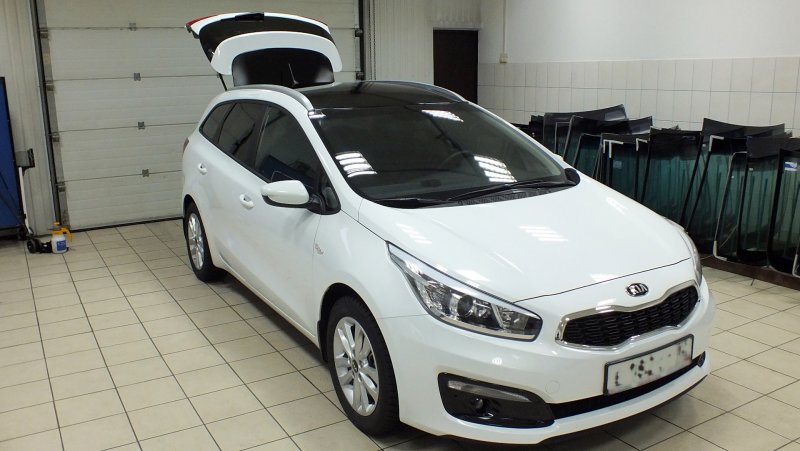 Kia Ceed SW С панорамной