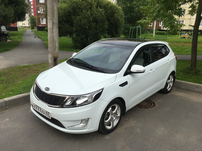Kia Rio черная крыша
