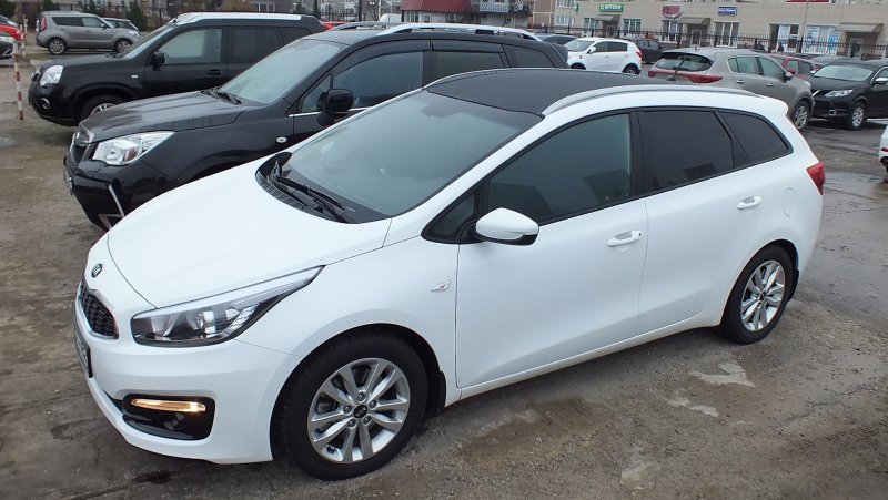 Kia Ceed SW черная крыша