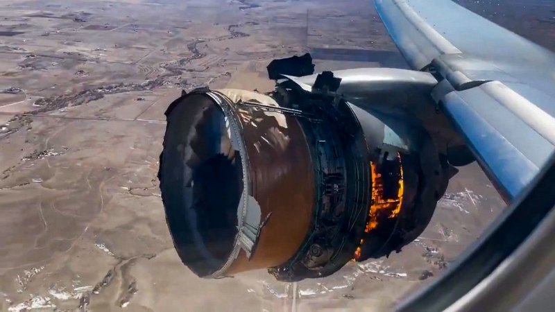 Двигатель самолета Боинг 777