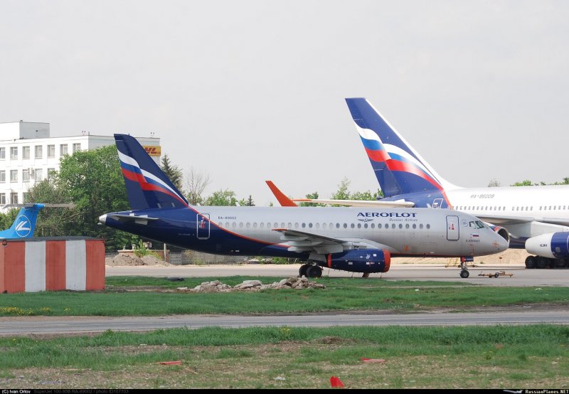 Ту-204-100 ra-64014