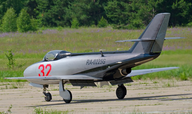 Як-32 самолет