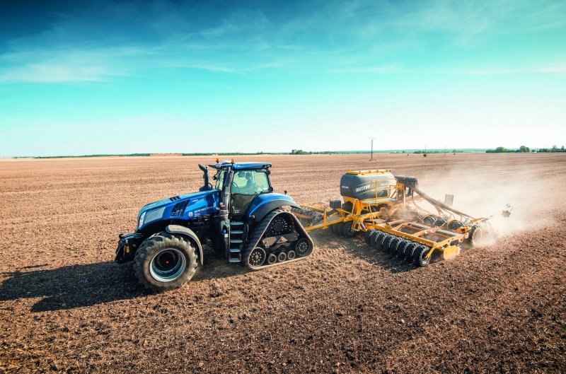 Трактор New Holland t8