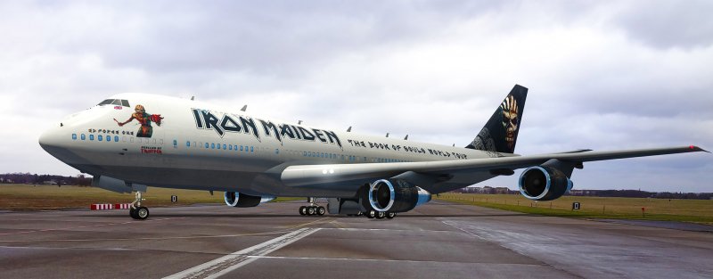 Самолёт Iron Maiden и Меркель