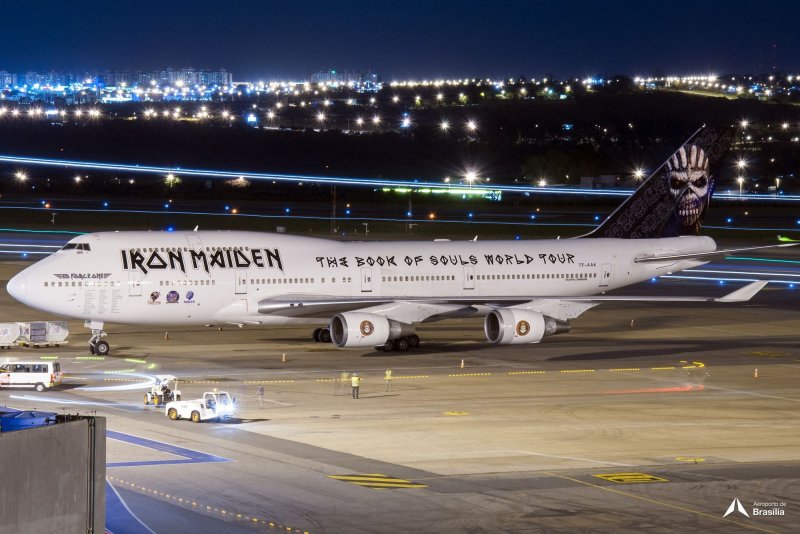 Самолет Boeing 757-200 группы Iron Maiden (1:144)