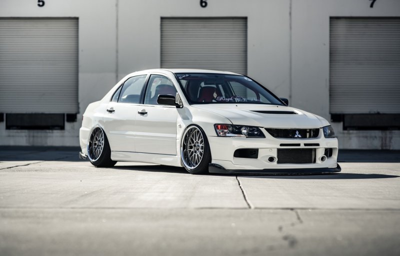 Mitsubishi Lancer Evolution IX stance