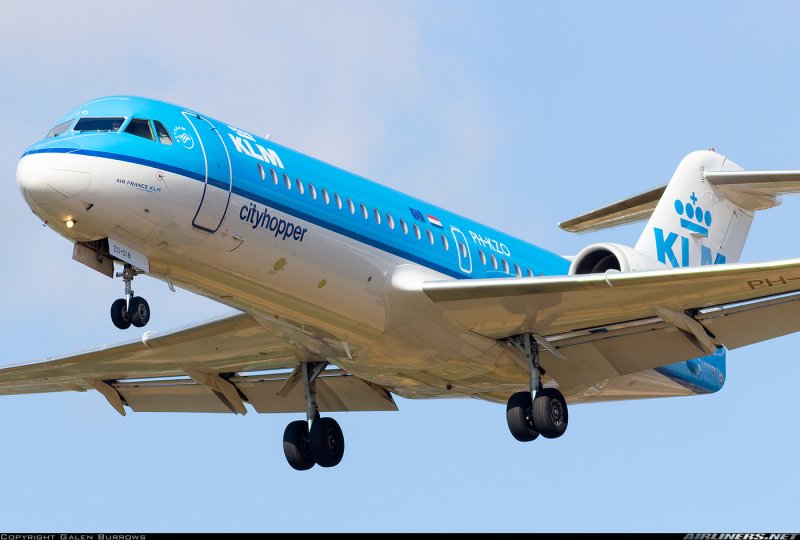Синий самолет Fokker