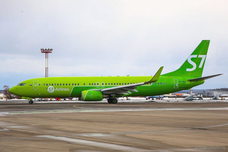 Боинг 737-800 s7