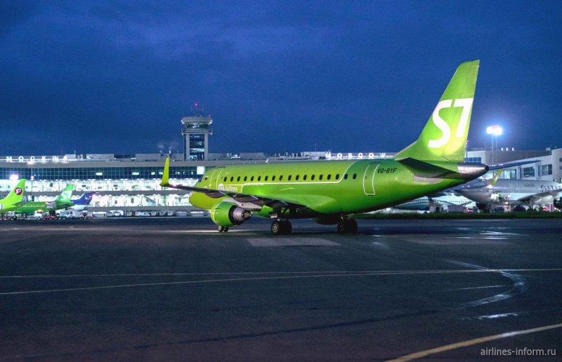 Embraer 170 в Домодедово