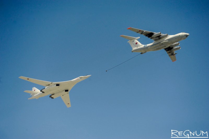 Дозаправка в воздухе ту-160