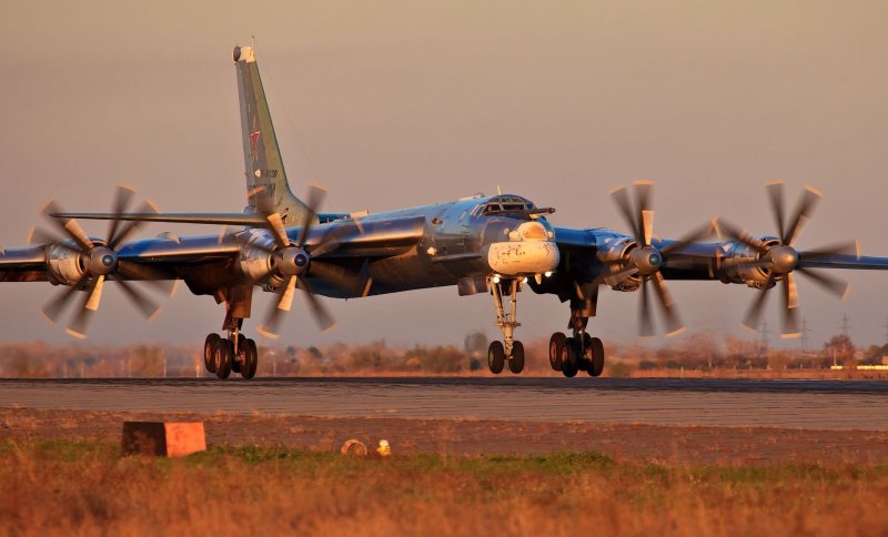 Бомбардировщик ту-95мс