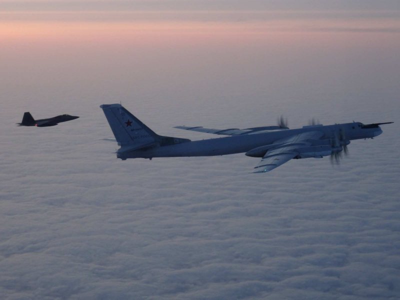 Ту-95 бомбардировщик самолёты России