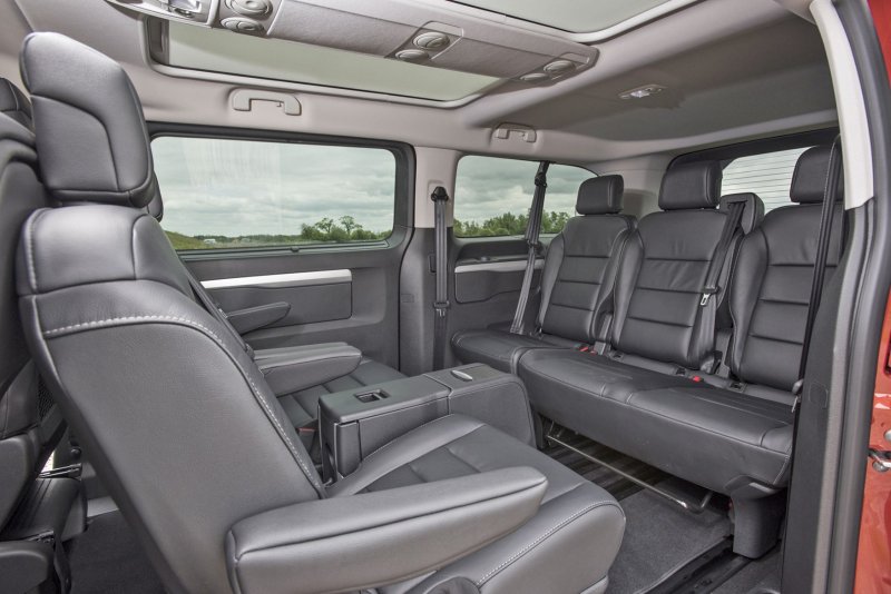Opel Vivaro 2019 салон