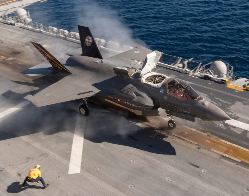 Самолет f-35b