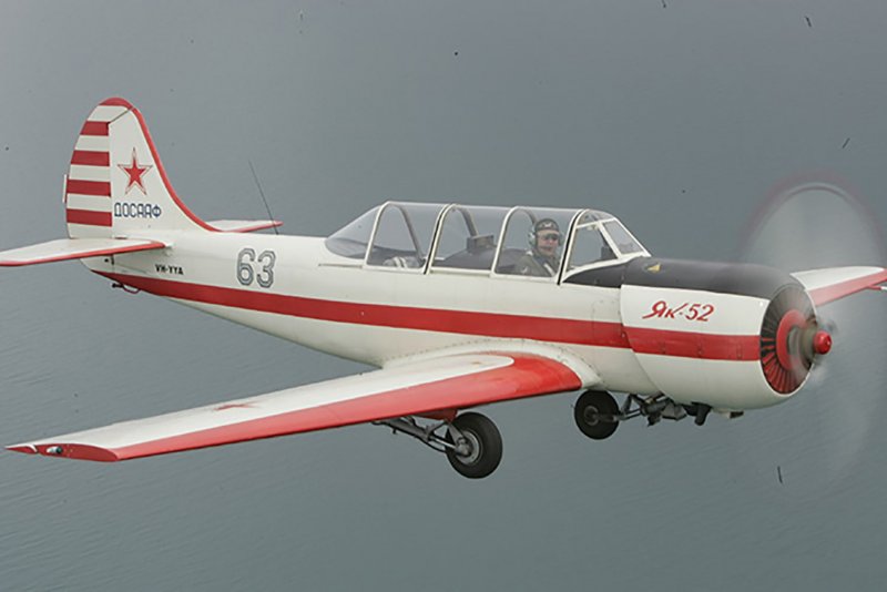Рисунок самолета як-50