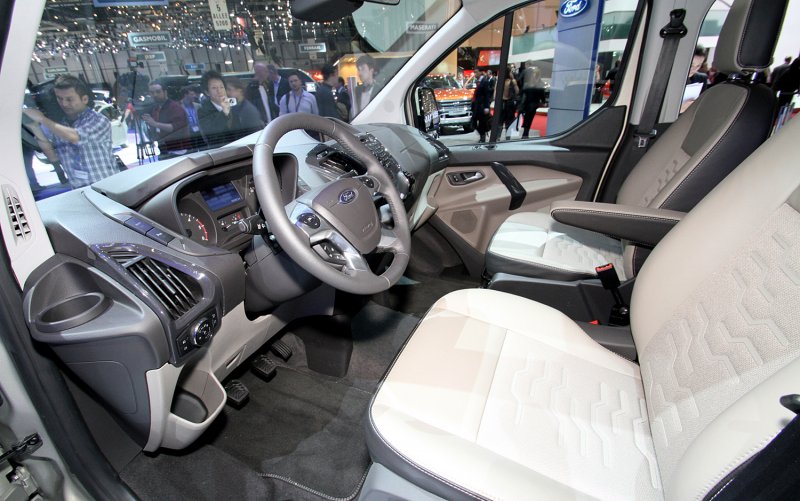 Ford Tourneo Custom 2013