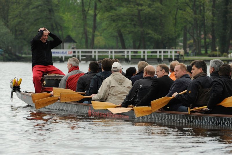 Заплыв на лодках юмор