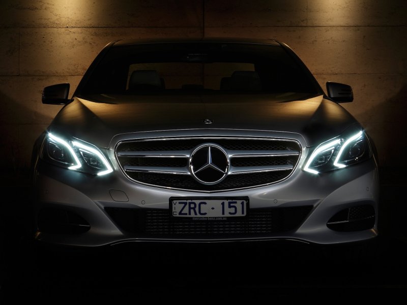 Мерседес e200 спереди черный