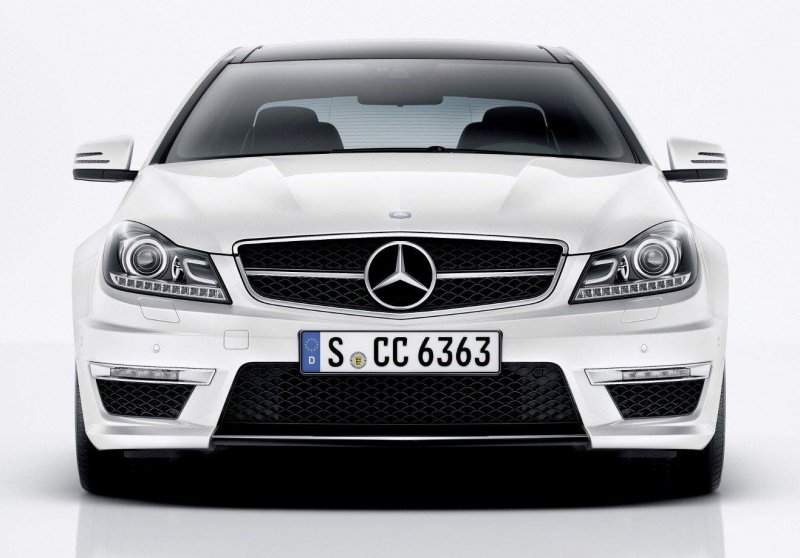 Mercedes c63 AMG 204 спереди