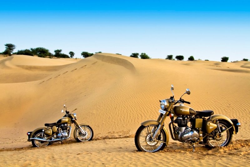 Royal Enfield пустыня