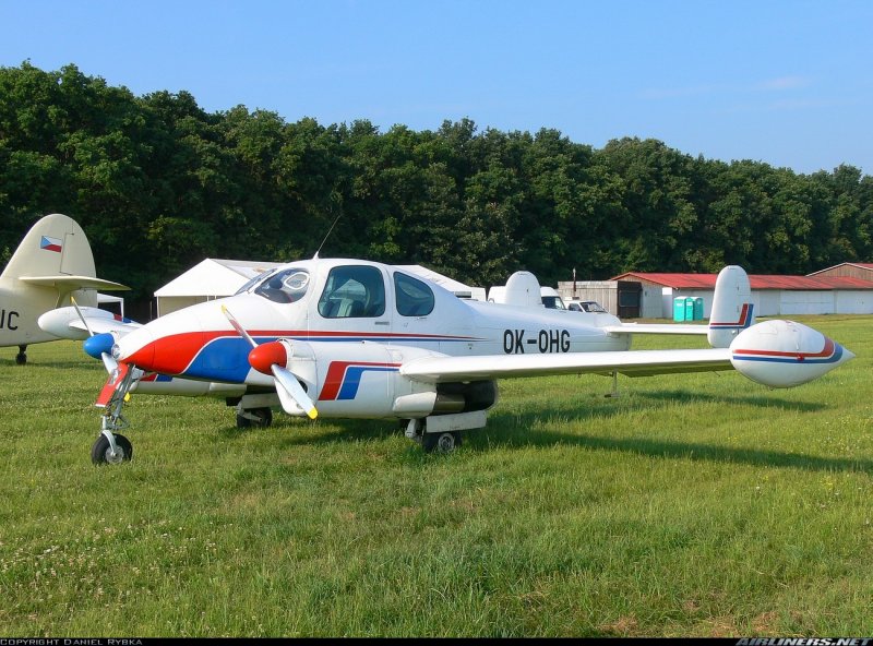 Самолет Morava l-200