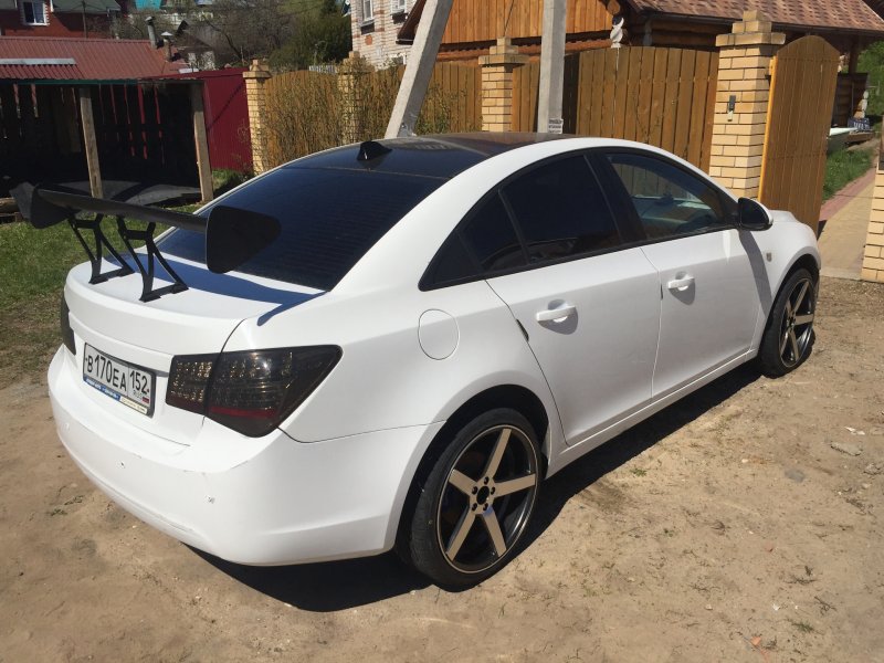 Chevrolet Cruze седан на дисках