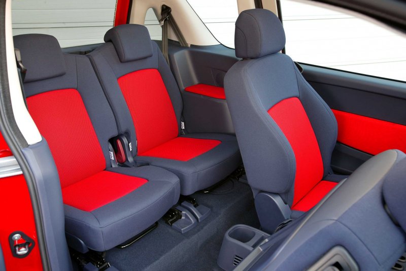 Peugeot 1007 backseats